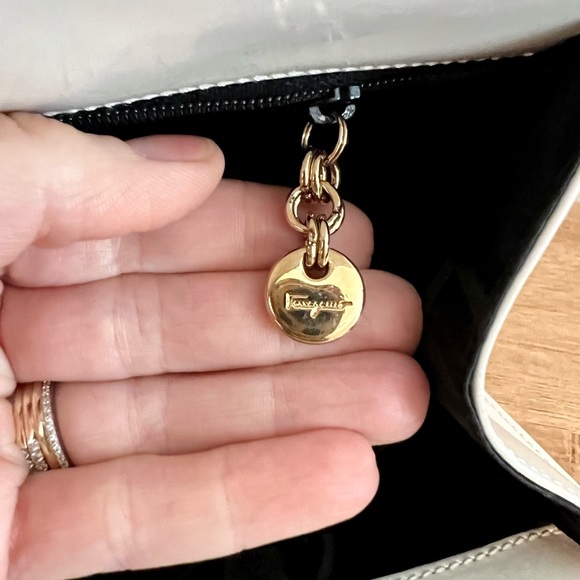 🤍 FERRAGAMO WHITE GANCINI CROSSBODY🤍 VINTAGE🤍 - Picture 5 of 7